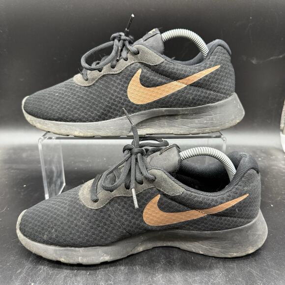 Nike Shoes Womens size 9.5 Tanjun Running Sneakers Black Lace Up 812655-005 - Picture 2 of 7